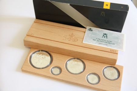 48 eur Estuche con 2000 1000 500 200 100 Pesetas Año 1990 Serie II FDC  plata ( 4 disponibles)